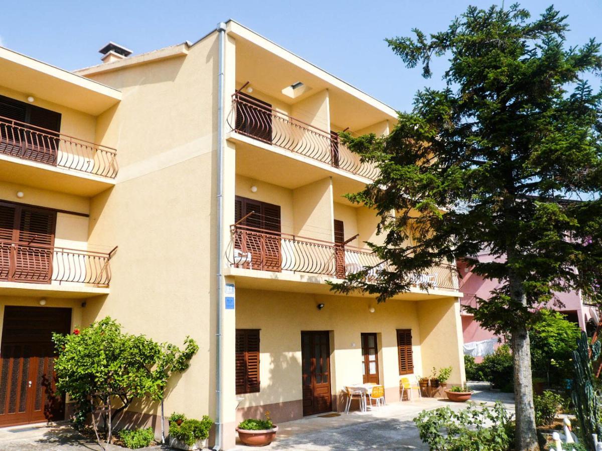 Apartments Saric Makarska Eksteriør bilde